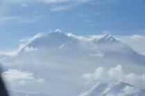 O colossal Denali, maior montanha da América do Norte, durante sobrevoo do Denali National Park, no Alaska